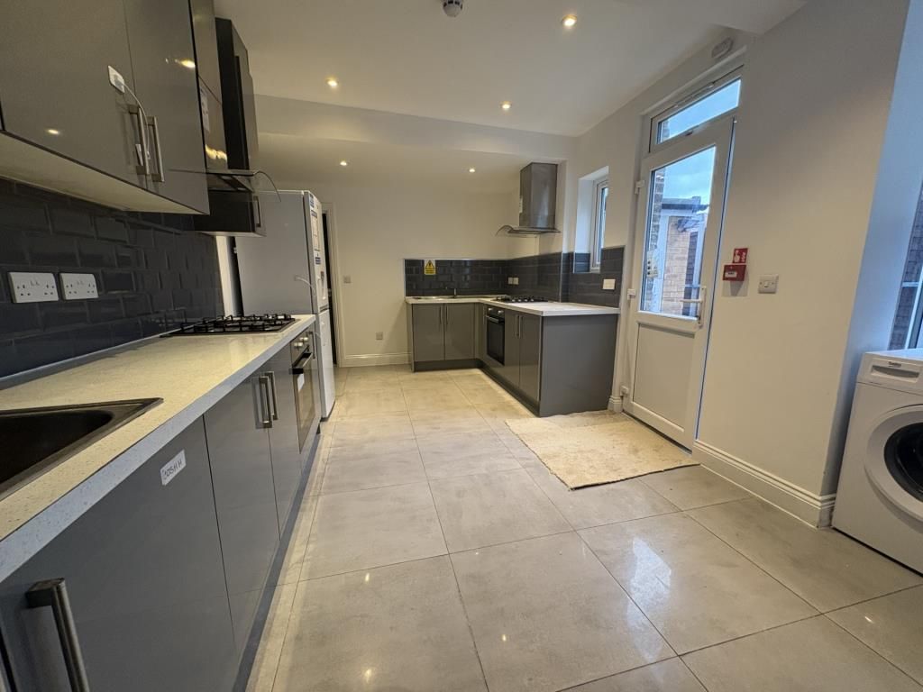 Property photo 1 of 21 Kitchen