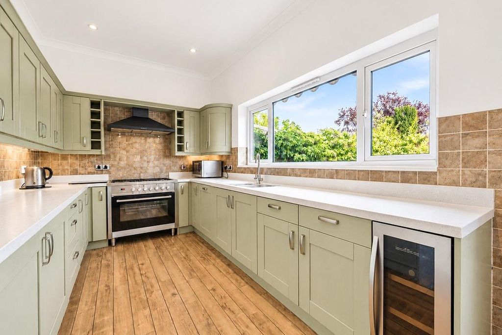 Property photo 3 of 18 04_Kitchen.Jpg