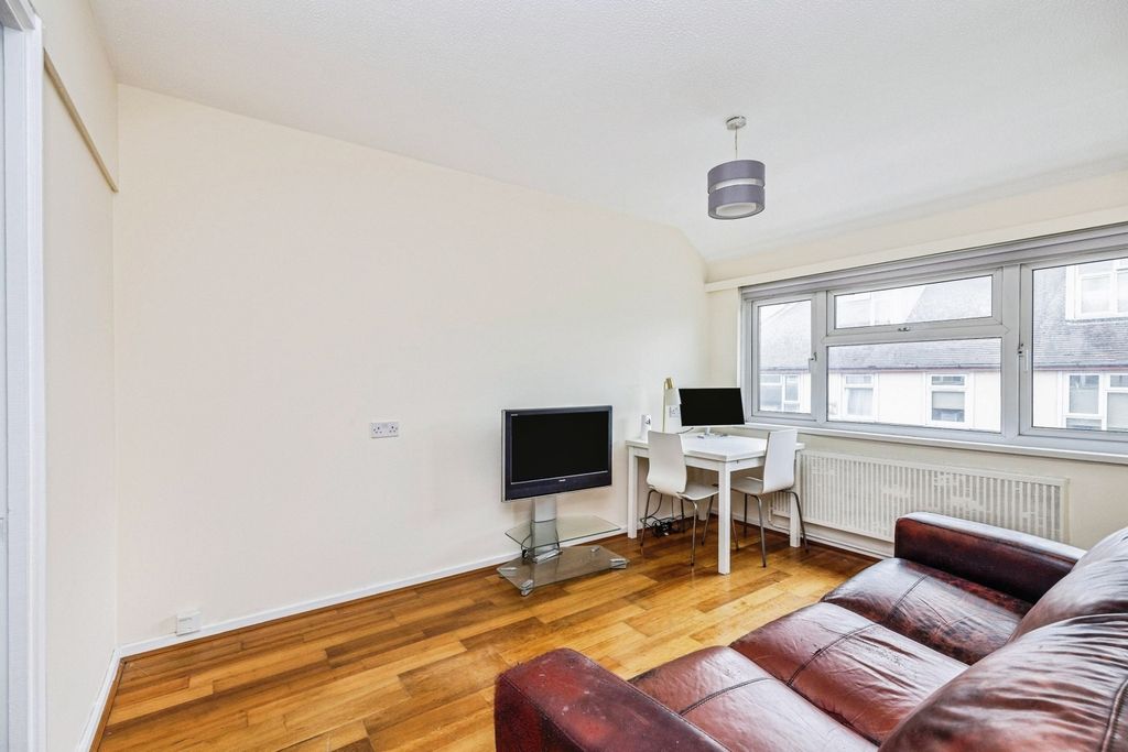 Property photo 1 of 12 Living Room