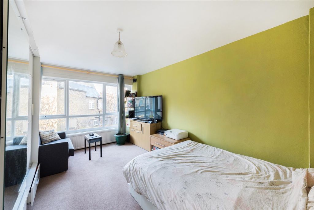 Property photo 2 of 8 Ancill Close 9 Ph 2.Jpg