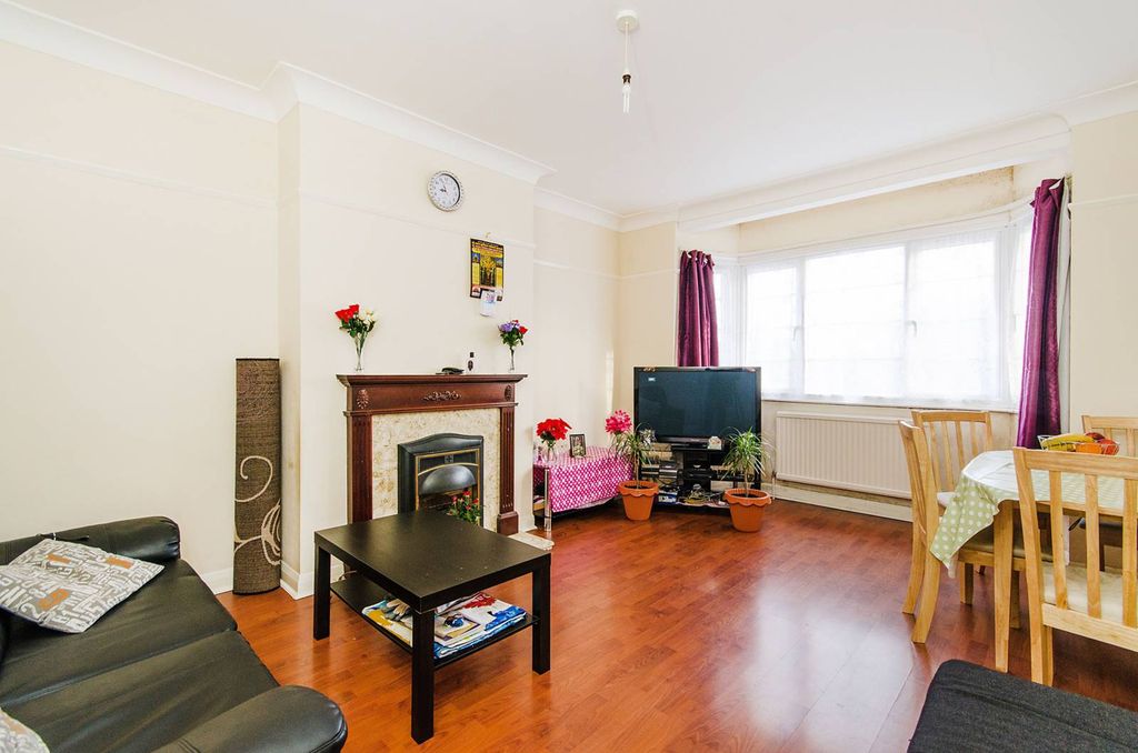 Property photo 1 of 4