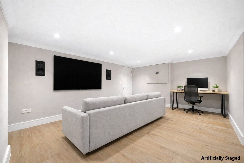 Property photo 3 of 15 Picture No. 12