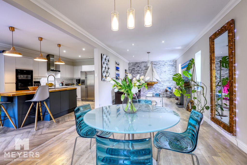 Property photo 3 of 28