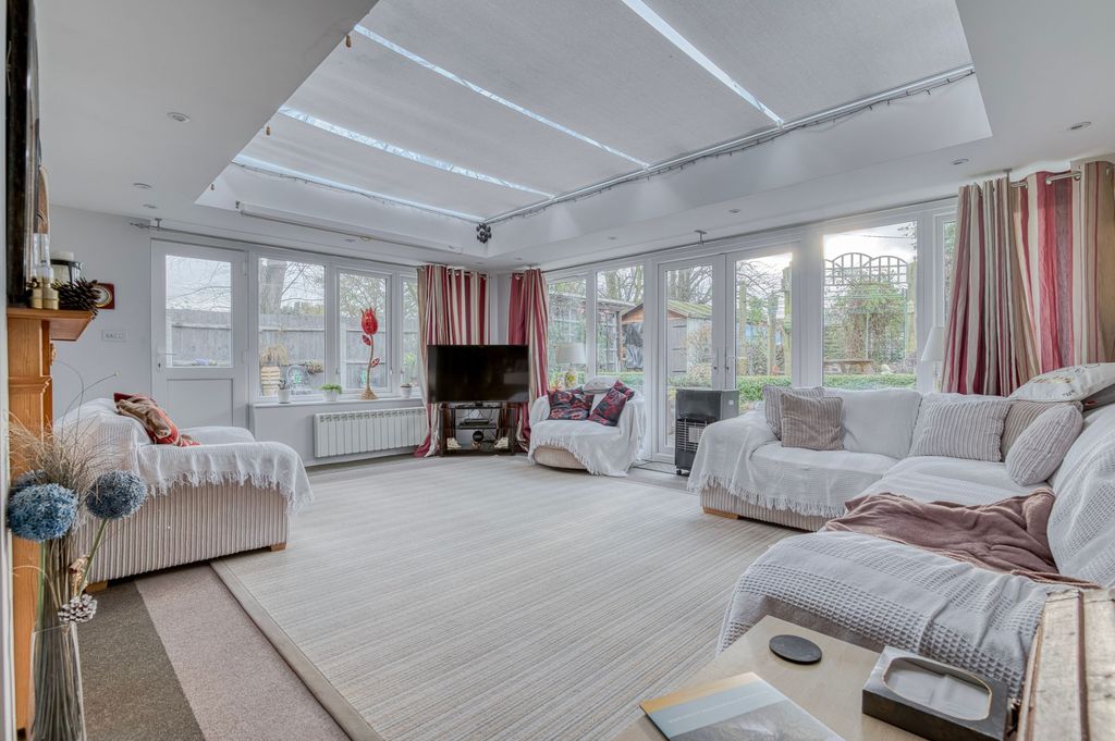 Property photo 2 of 21