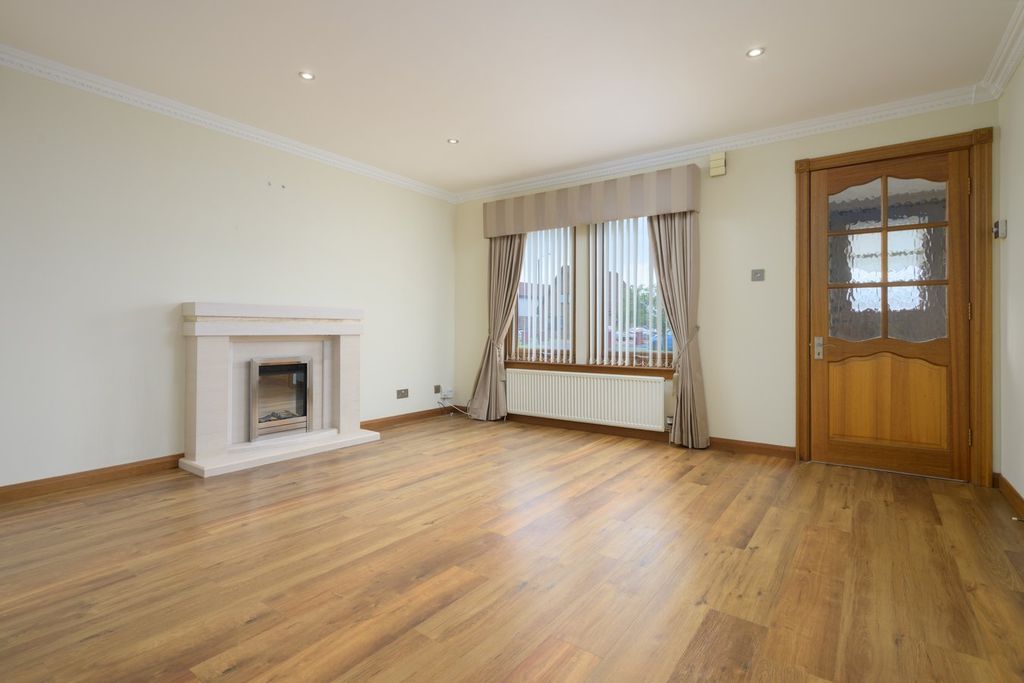 Property photo 3 of 35