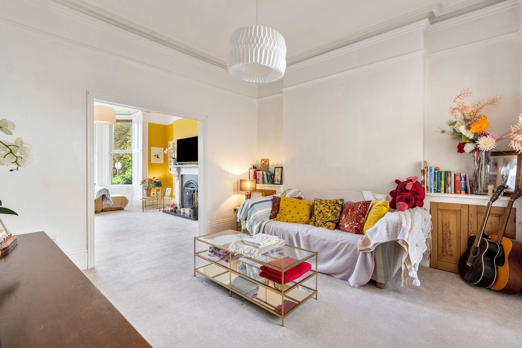 Property photo 3 of 32