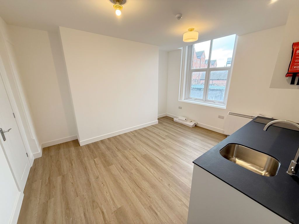 Property photo 3 of 5 Living Room / Bedroom