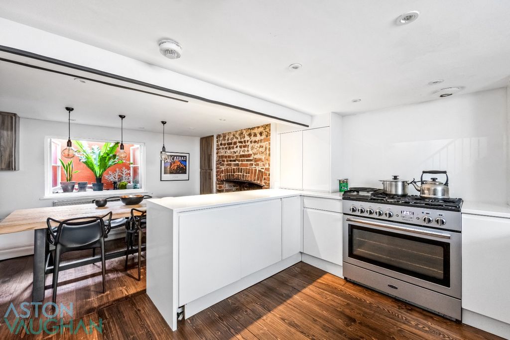 Property photo 1 of 13 5699010
