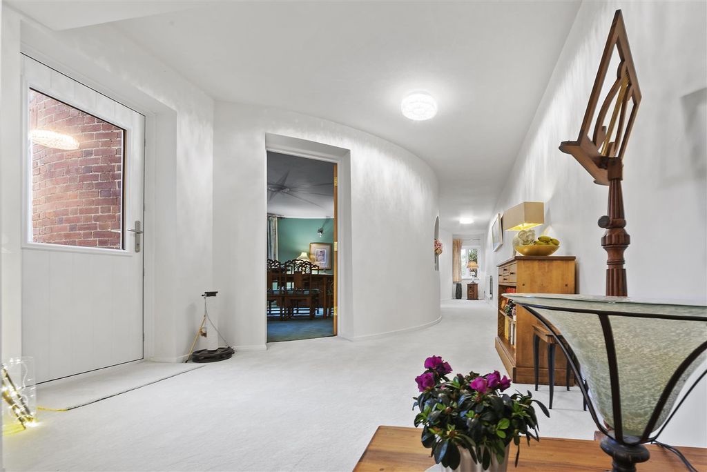 Property photo 3 of 34