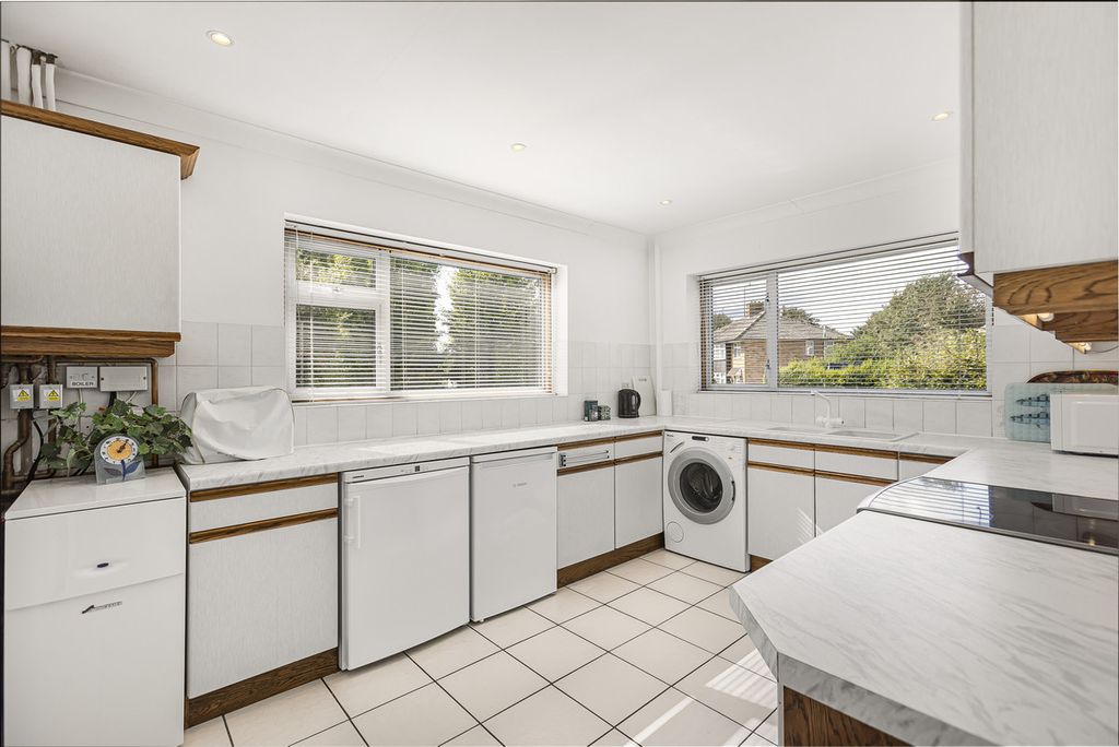 Property photo 3 of 23