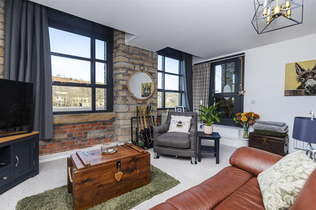 Property photo 2 of 15 Living Dining Area