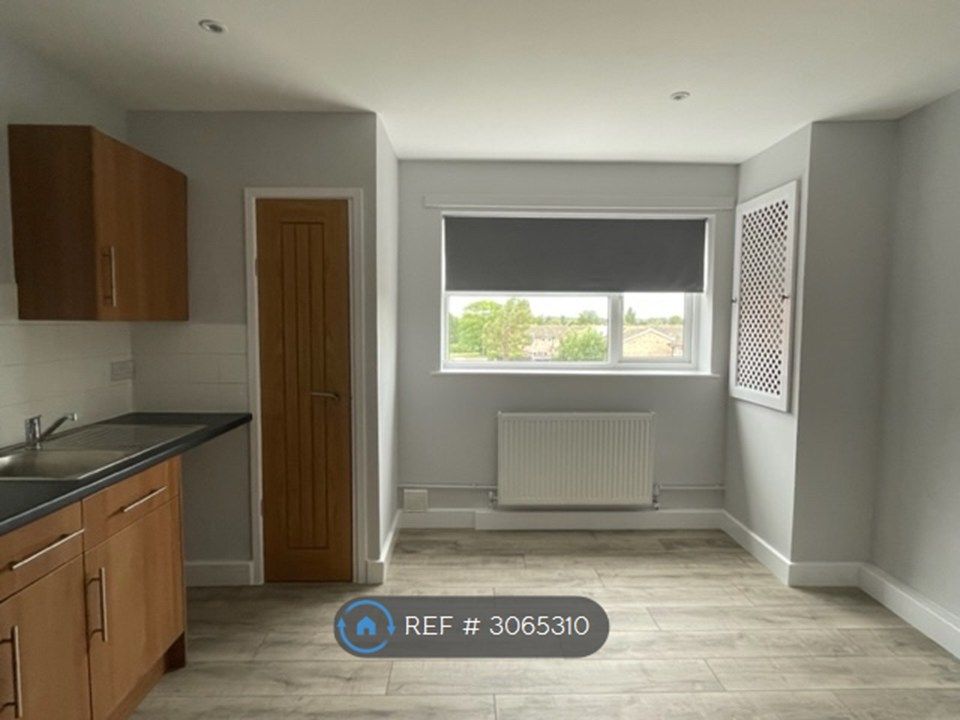 Property photo 1 of 12 Kitchen