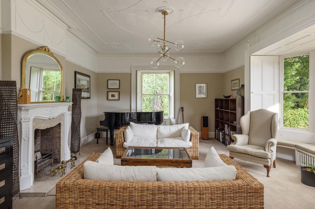 Property photo 2 of 29