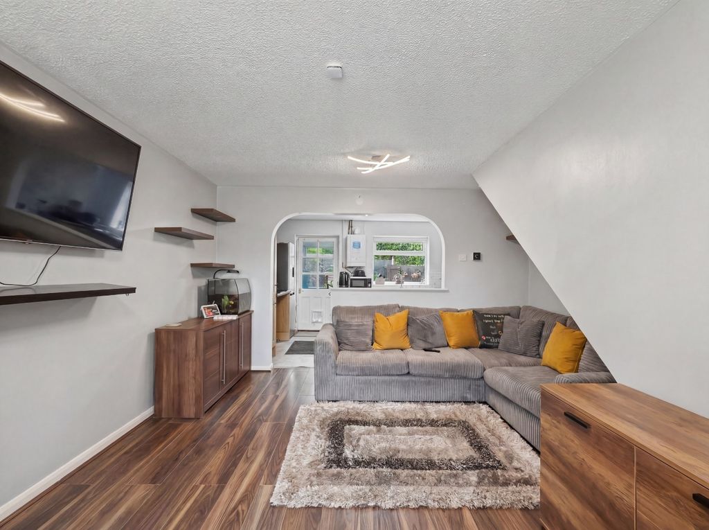 Property photo 2 of 11 5179563