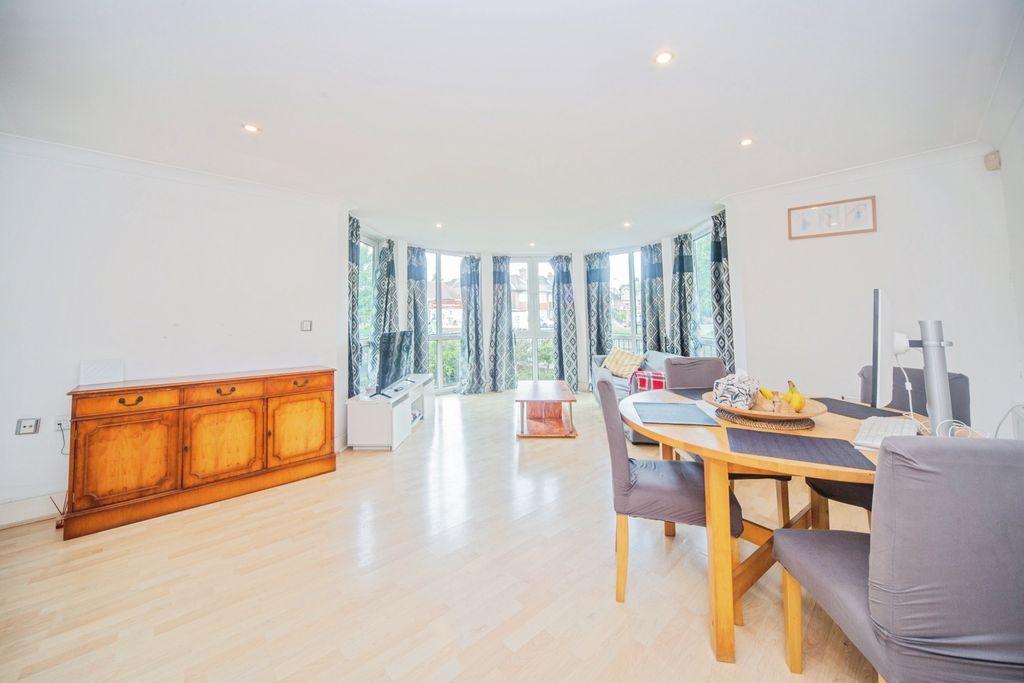 Property photo 3 of 20 Pbox-Img.Jpg