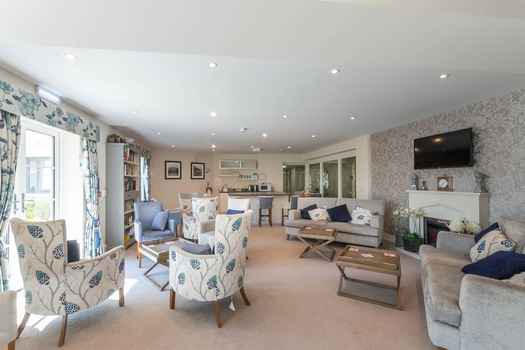 Property photo 2 of 14