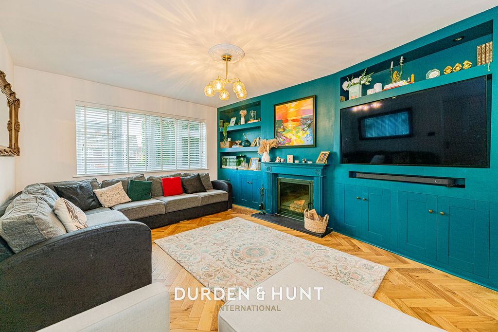 Property photo 2 of 33