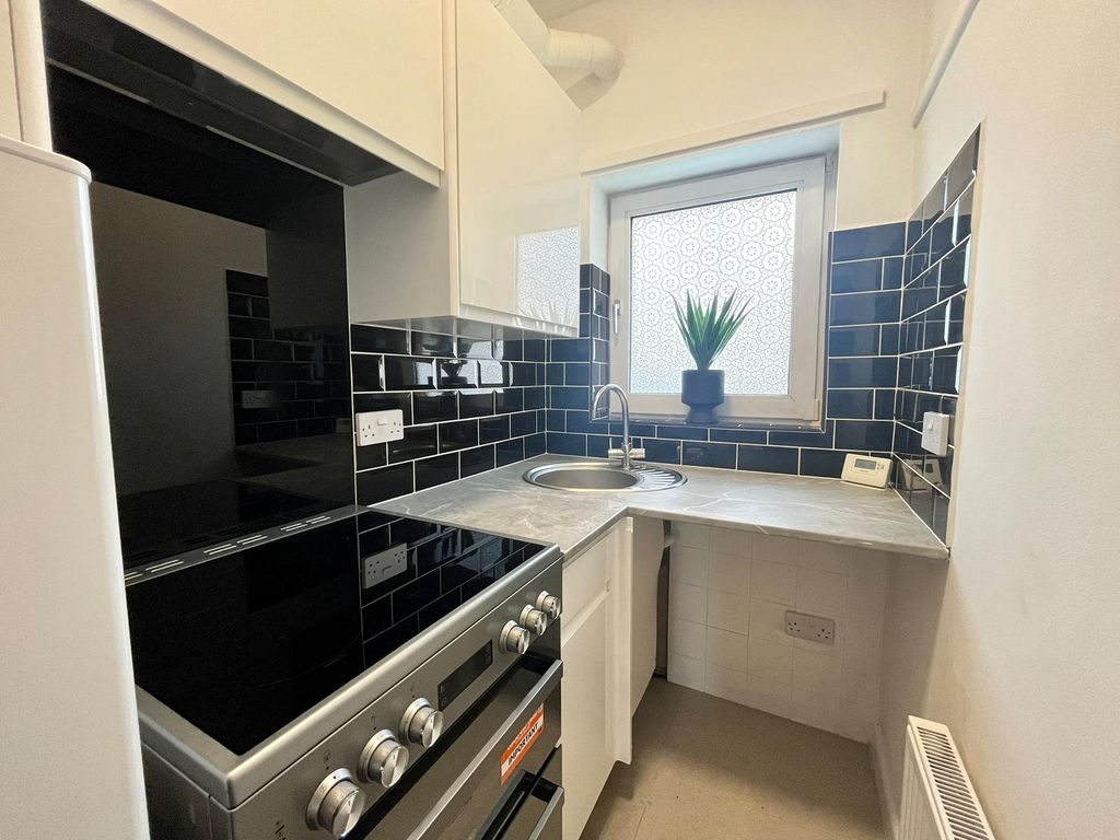 Property photo 2 of 9 Image