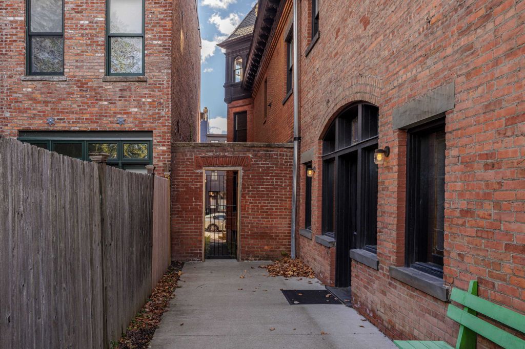 Property photo 1 of 10 <Alttext/>