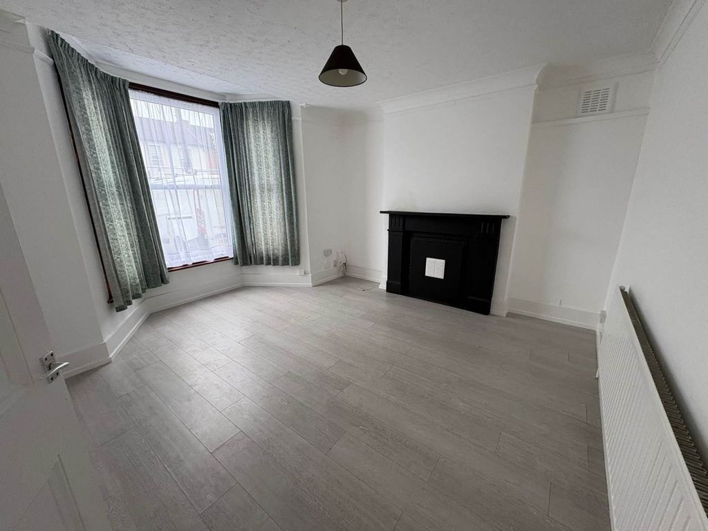 Property photo 2 of 5 Photo-2026-04-10-12-17-19