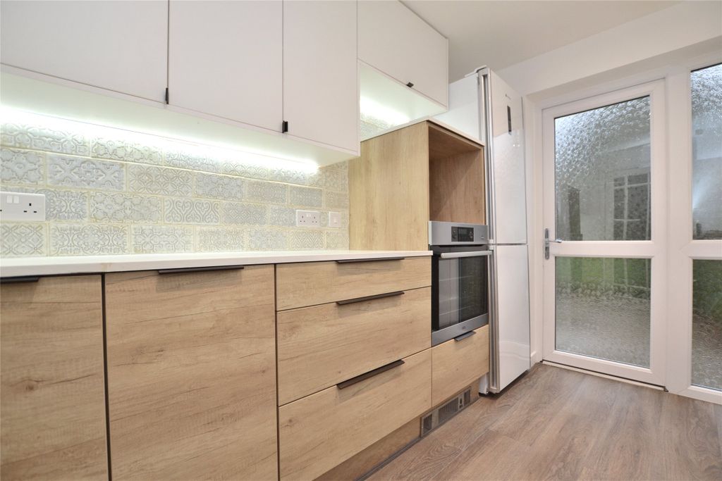 Property photo 2 of 17 Kitchen