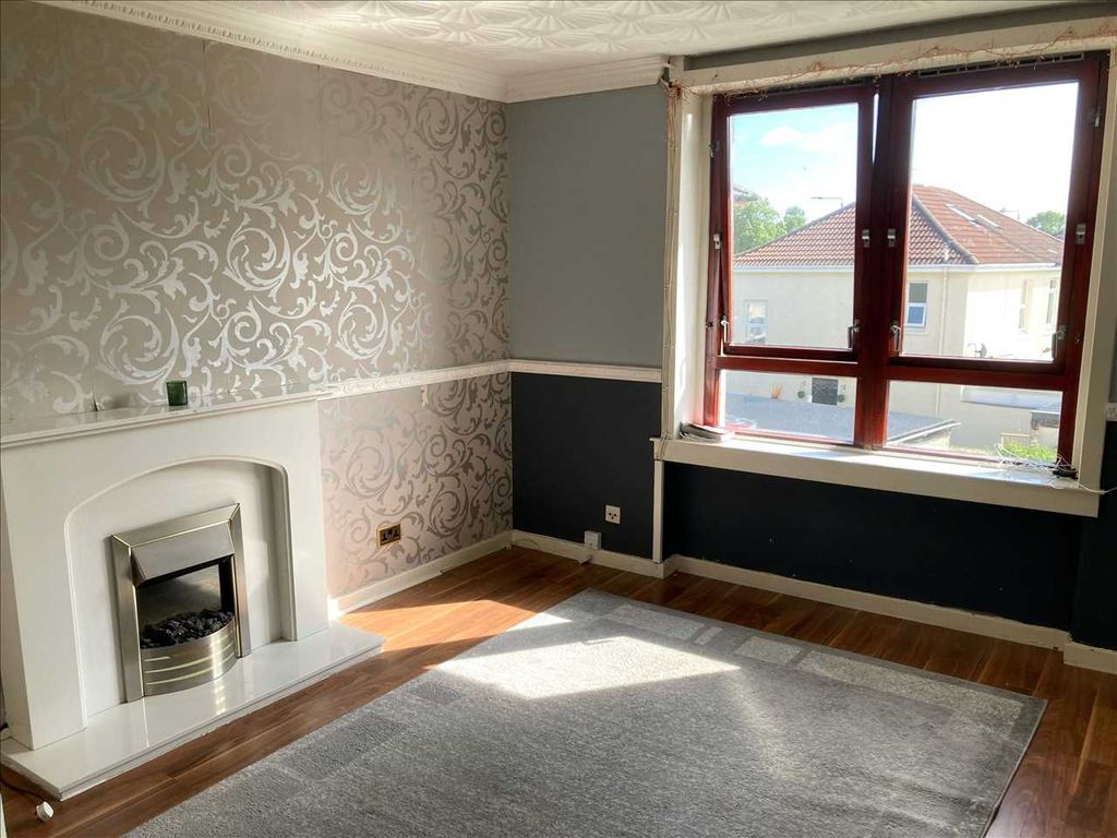 Property photo 2 of 7 Living Room