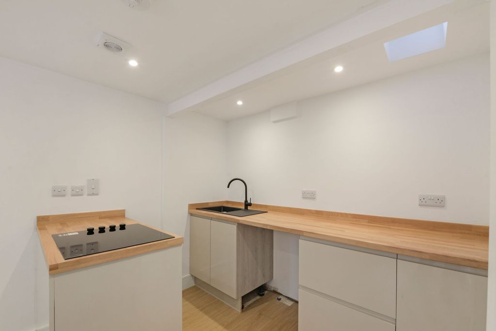 Property photo 3 of 12 Photo 11