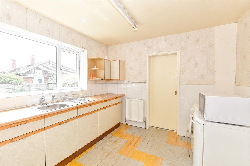 Property photo 3 of 9 Kitchen