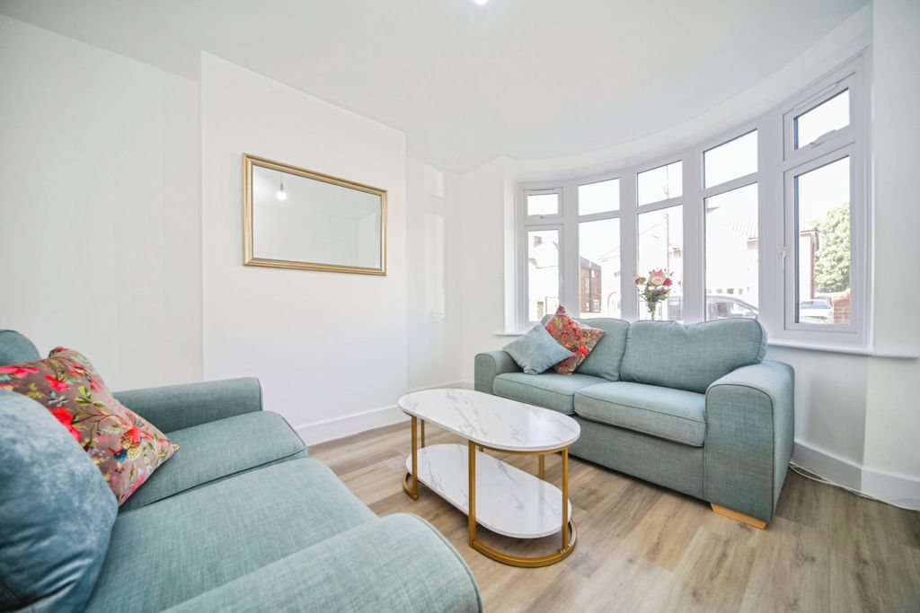 Property photo 3 of 25 9T5A8445