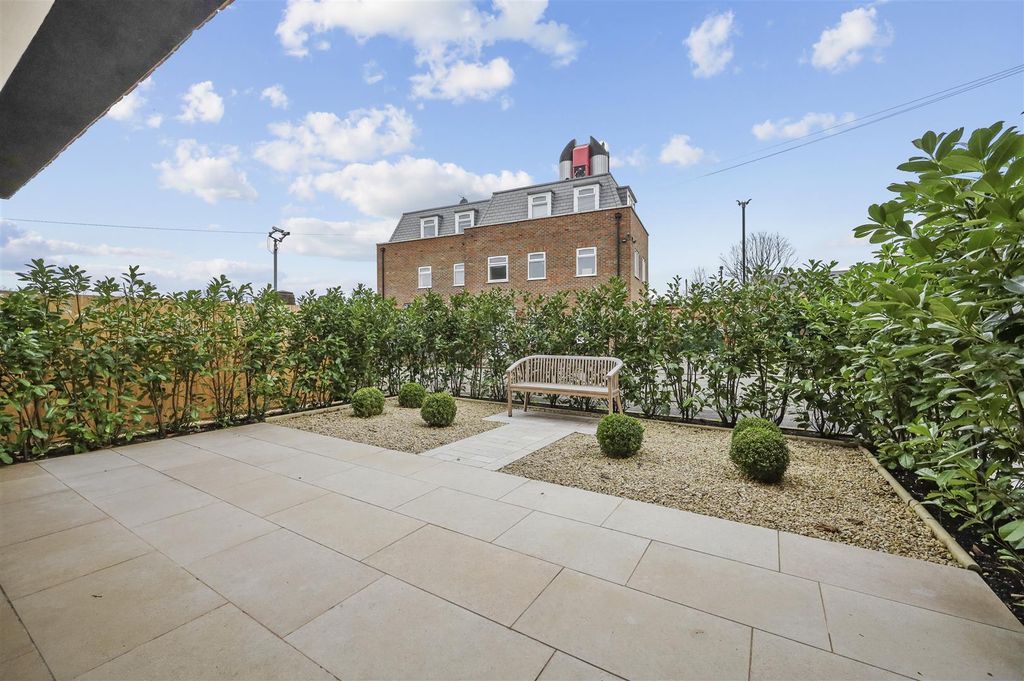 Property photo 3 of 10
