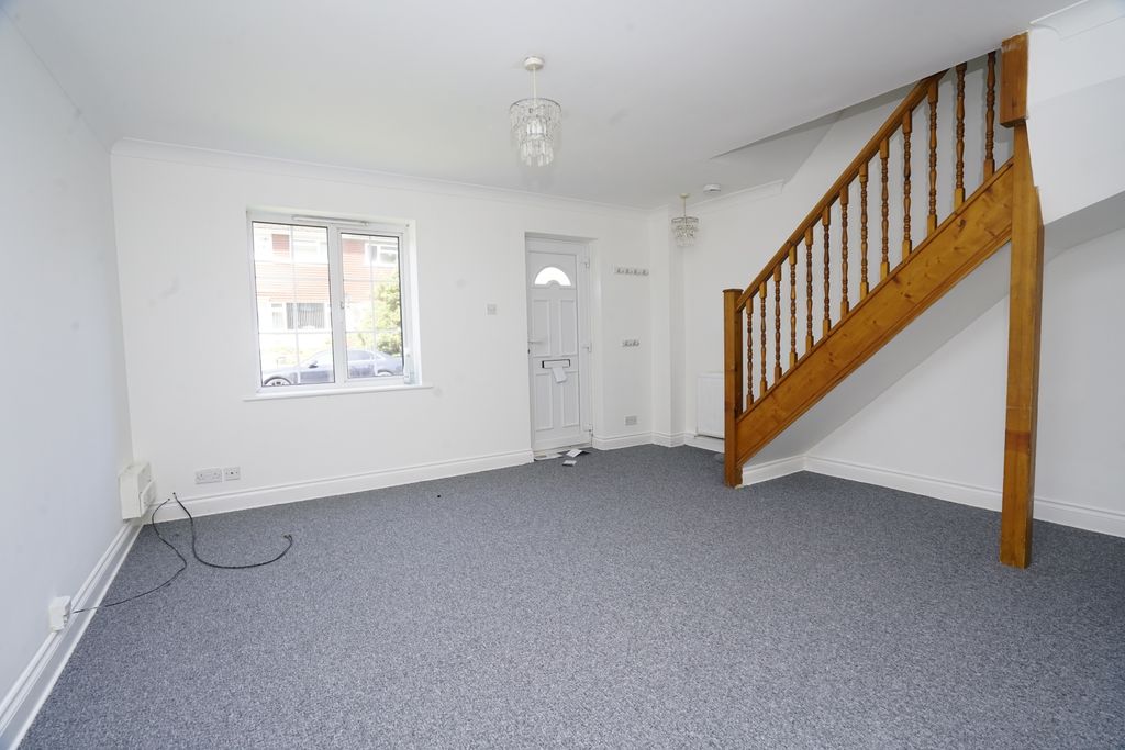 Property photo 3 of 13 Lnge2