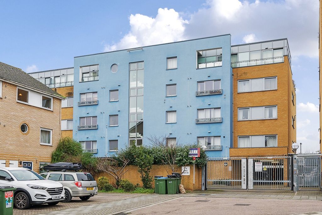 Property photo 1 of 12 External