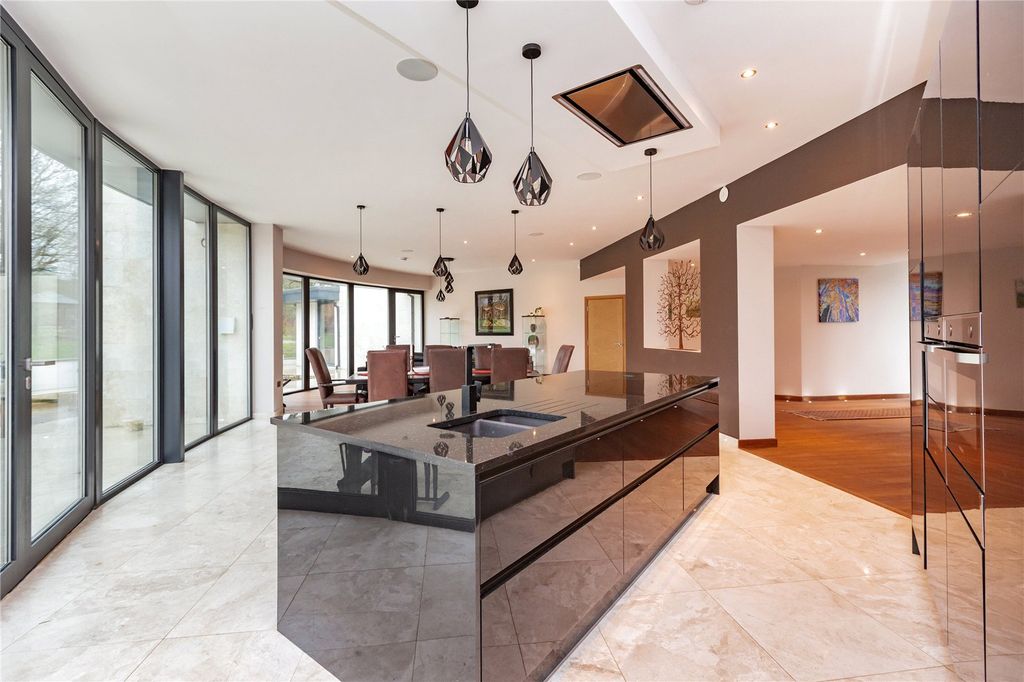 Property photo 2 of 27 Kitchen/Dining