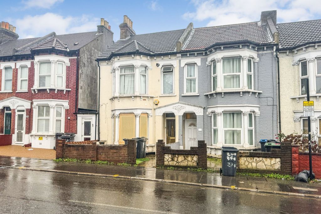 Property photo 2 of 2 200 Whitehorse Lane, South Norwood, London Se25 6Ux