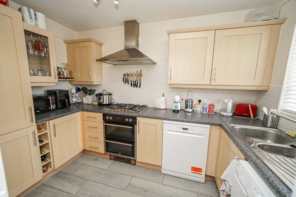 Property photo 3 of 20