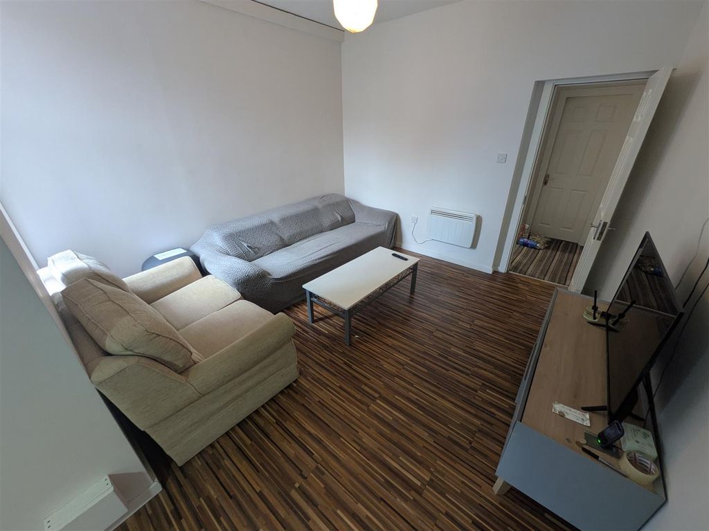 Property photo 2 of 21 Lounge