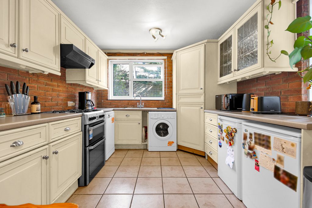 Property photo 2 of 18 Picture No. 04