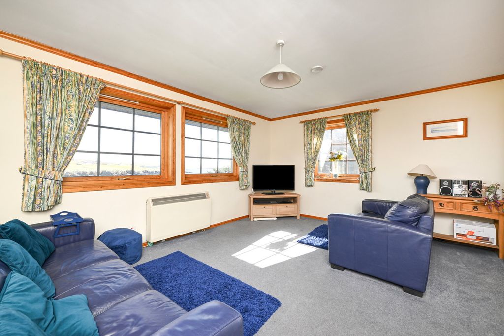 Property photo 3 of 35