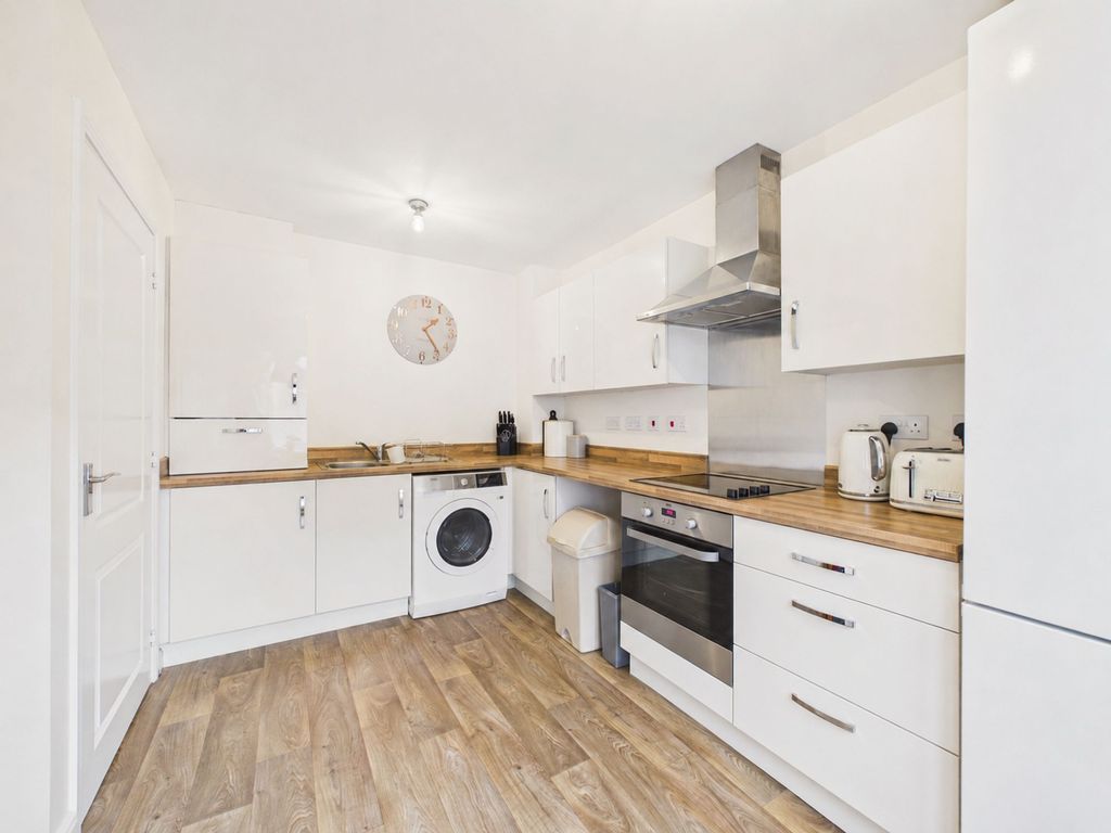 Property photo 3 of 15 Kitchen