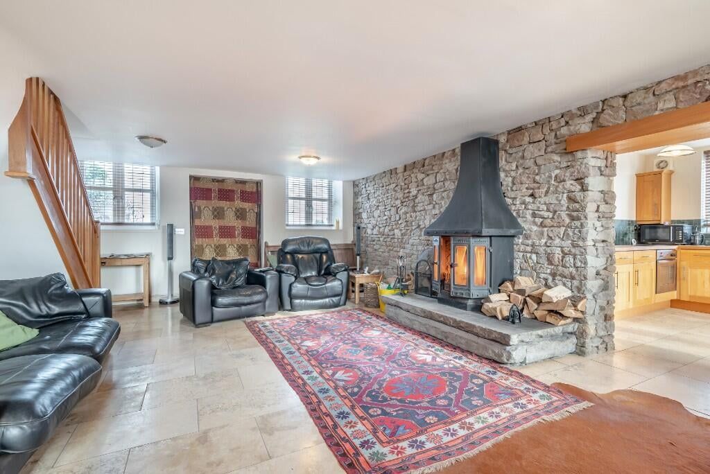 Property photo 2 of 22