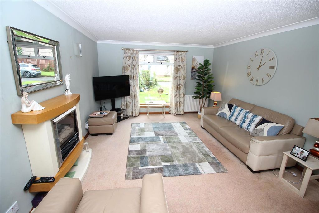 Property photo 2 of 27