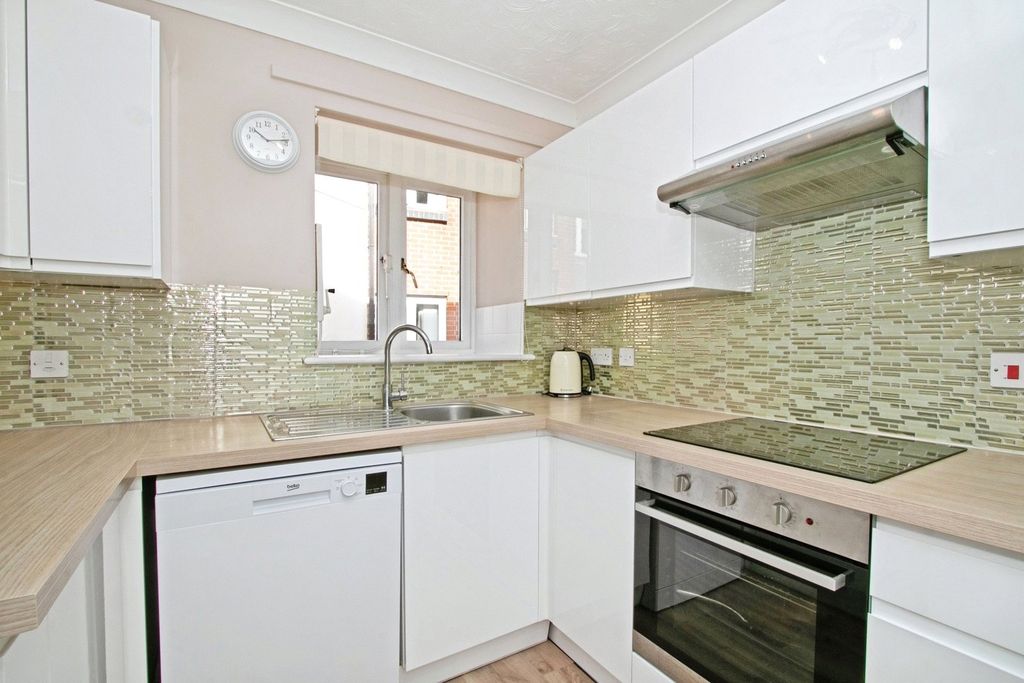 Property photo 3 of 11 Picture No. 12