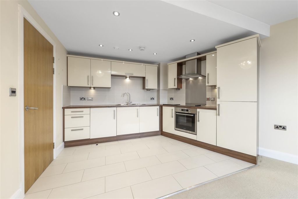 Property photo 2 of 12 Kitchen