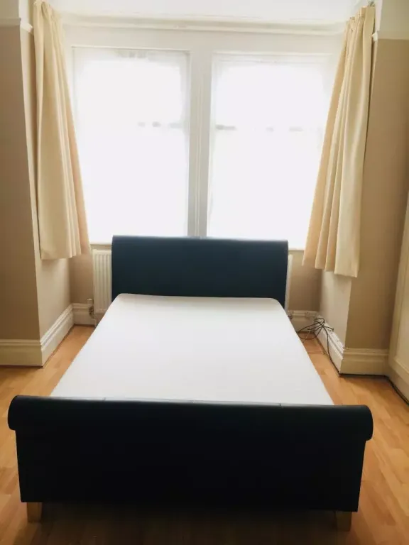 Property photo 1 of 5 Bedroom