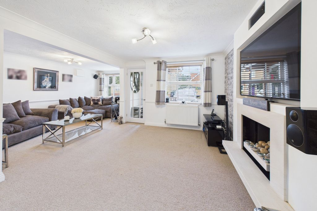 Property photo 3 of 25