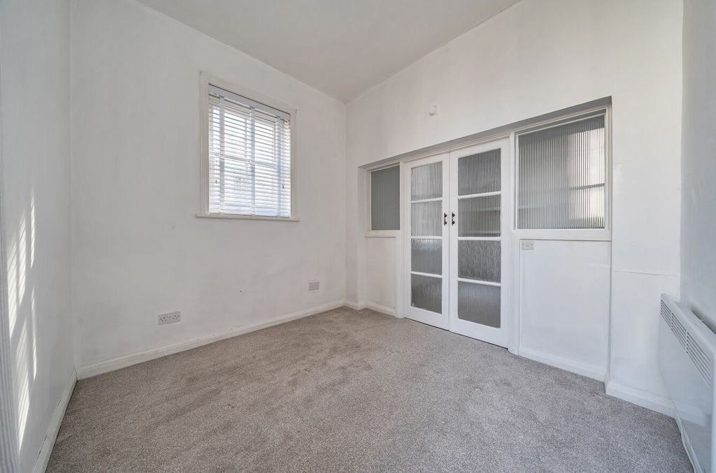 Property photo 2 of 12 1433667-9-69Bd750...