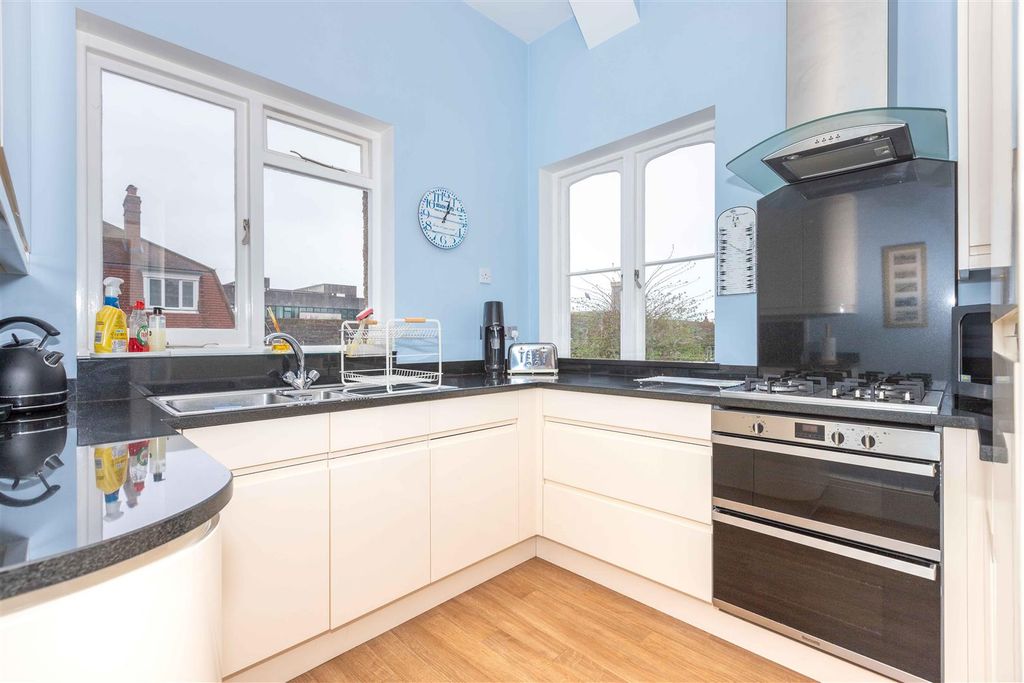 Property photo 3 of 14 Richmond-3.Jpg