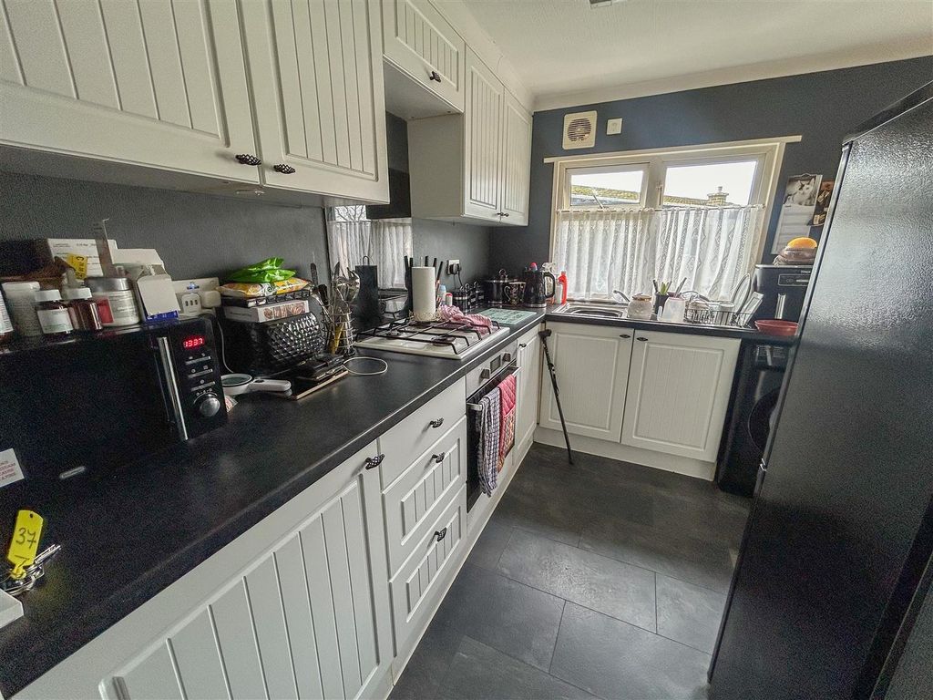 Property photo 3 of 13 Kitchen