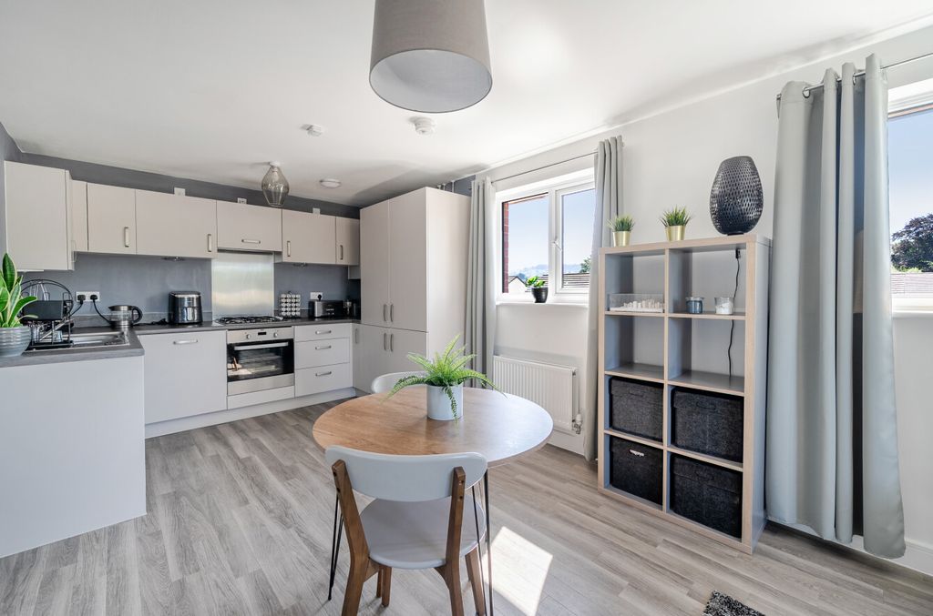 Property photo 1 of 18 Kitchen