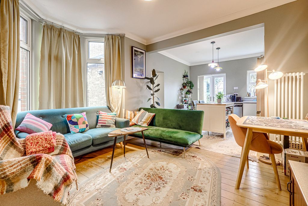 Property photo 3 of 27